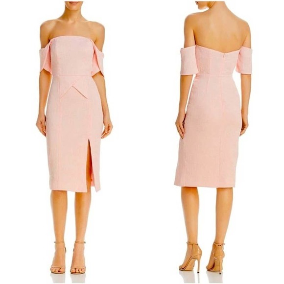 Elliatt Dresses & Skirts - Elliatt Acacia Dress Off Shoulders Peach Textured midi dress